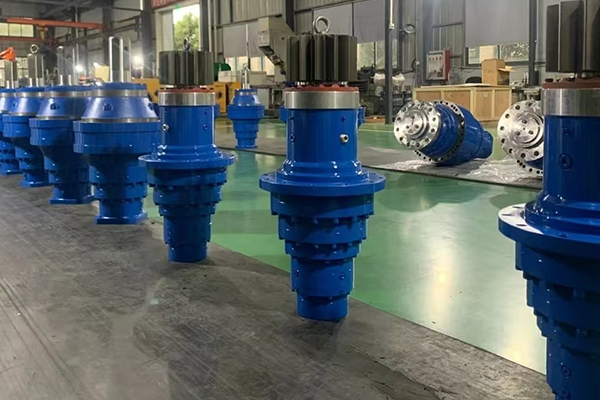Hộp số SGR được sử dụng trong cần cẩu và cần cẩu xây dựng.